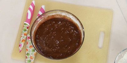 пирожные с горячим шоколадом