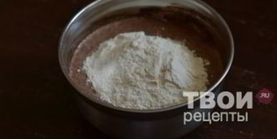 шоколадное пирожное