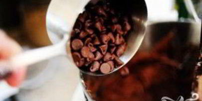 шоколадные пирожные в сливочной глазури