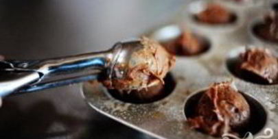 шоколадные пирожные в сливочной глазури