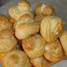 Рецепт Заварные пирожные с кремом из сгущенного молока и масла