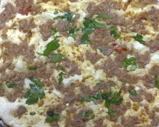 Азербайджанская пицца Лахмаджун