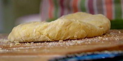 быстрая пицца с перцем, цукини и красным луком