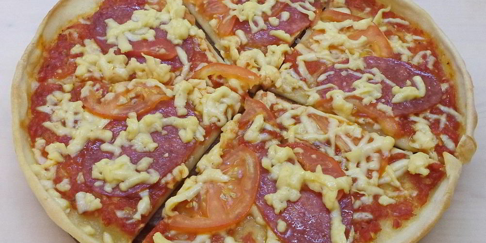 Рецепт домашняя пицца с копченой колбасой