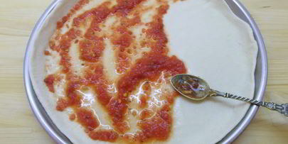 домашняя пицца с копченой колбасой