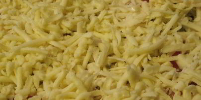 домашняя пицца с семгой, оливками и орегано