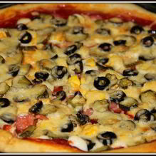 Рецепт Дрожжевая пицца с колбасой