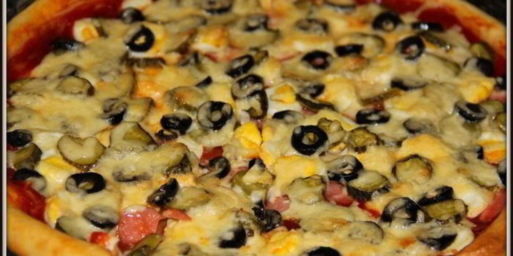 Рецепт дрожжевая пицца с колбасой