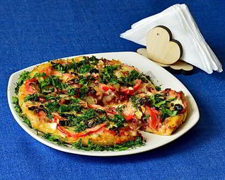 Мясная пицца с мясом и грибами