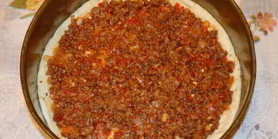 мясная пицца с мясом и грибами