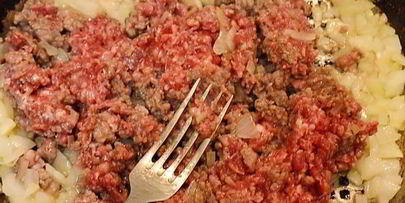 мясная пицца с мясом и грибами