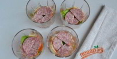 перевернутая пицца в стакане