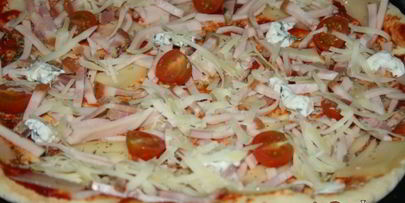 пицца ассорти на тесте на свежих дрожжах