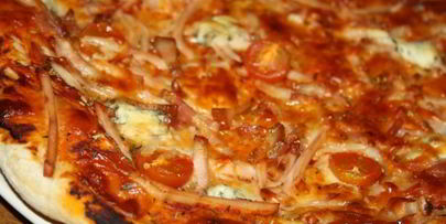 пицца ассорти на тесте на свежих дрожжах