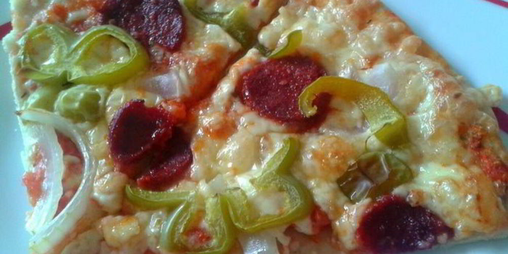 Рецепт пицца домашняя с колбасой