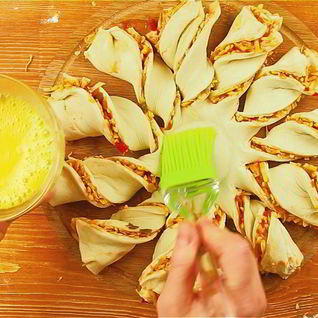 Пицца из слоеного теста