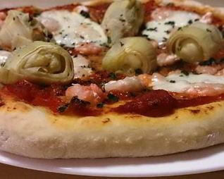 Пицца Посейдон с артишоками и креветками