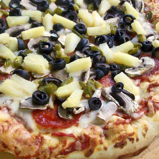 Пицца с ананасами и грибами