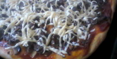 пицца с грибами и с гусиным фаршем