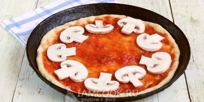 пицца с грибами и сыром