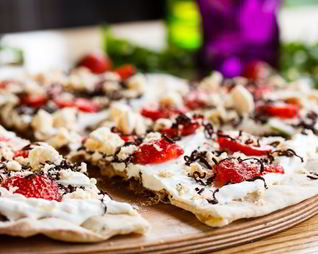 Пицца с клубникой