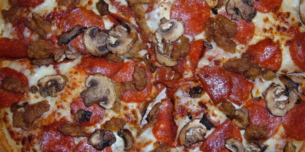 Рецепт пицца с колбасой и грибами