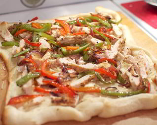 Пицца с курицей и перцем