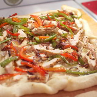 Пицца с курицей и перцем