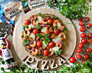 Пицца с морепродуктами на основе из брокколи