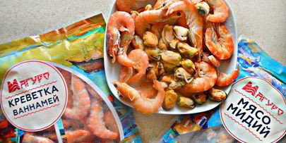 пицца с морепродуктами на основе из брокколи