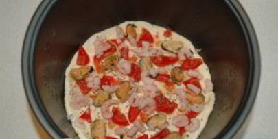 пицца с морепродуктами в мультиварке