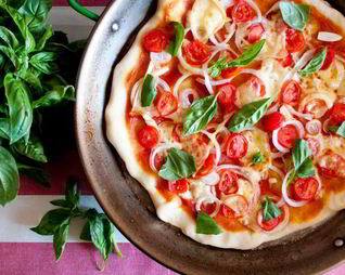 Пицца с помидорами черри