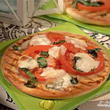 Рецепт Пицца с помидорами и моцареллой