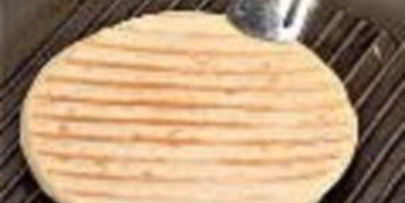 пицца с помидорами и моцареллой