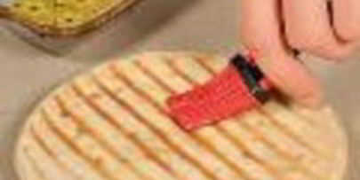 пицца с помидорами и моцареллой