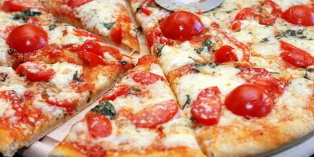 Рецепт пицца с помидорами и сыром
