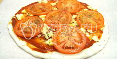 пицца с помидорами