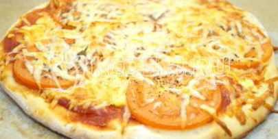 пицца с помидорами