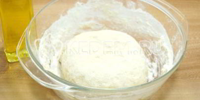 пицца с помидорами