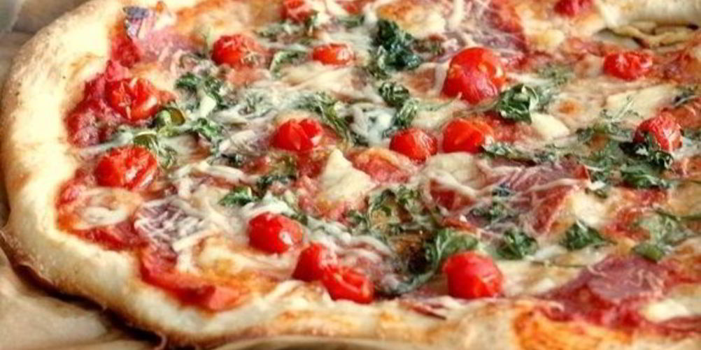 Рецепт пицца с салями, помидорами и сыром