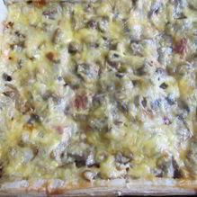 Рецепт Пиццы с шампиньонами колбасой и сыром