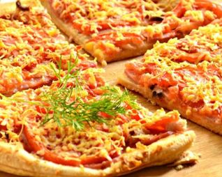 Пицца с сосисками и курицей