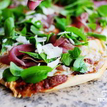 Рецепт Пицца с ветчиной и аругулой