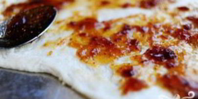 пицца с ветчиной и аругулой