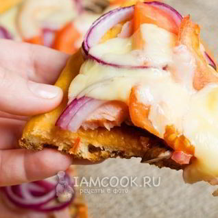 Пицца с ветчиной и грибами