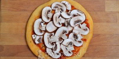 пицца с ветчиной и грибами