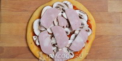 пицца с ветчиной и грибами