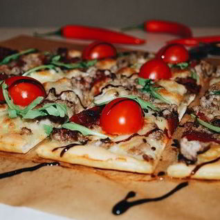 Пицца с вялеными помидорами