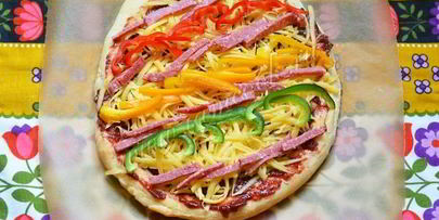 пицца со сливовым соусом