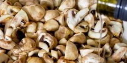 цельнозерновая пицца с шампиньонами и рикоттой